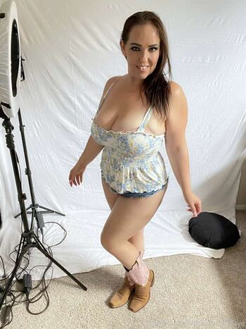 Adriana Faye