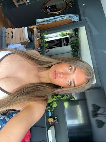 Full leaked Aechisholm private onlyfans photo