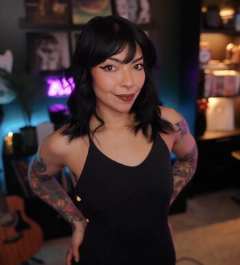AileenSenpaiReacts
