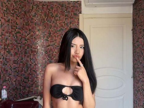Full leaked Aishagguull private onlyfans photo