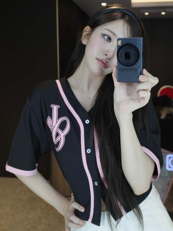 An Yujin 안유진 |