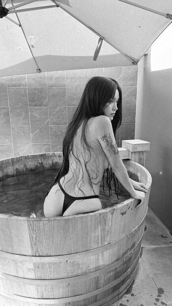 Full leaked Aradaeyeee private onlyfans photo