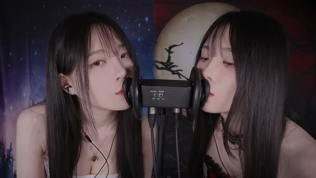 Asmr Earlicking