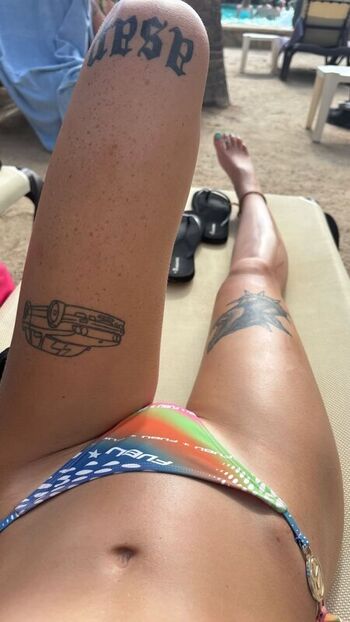 Full leaked Avery shipp page private onlyfans photo