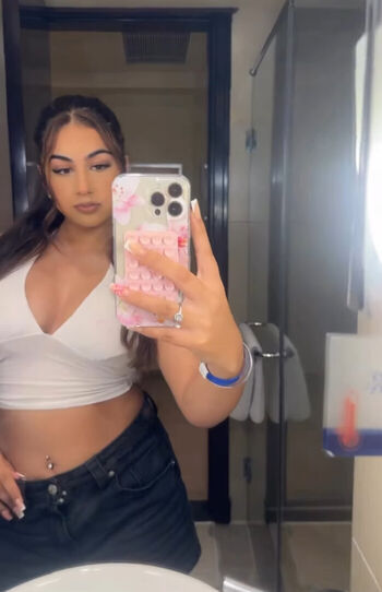 Full leaked Avneet kaur private onlyfans photo