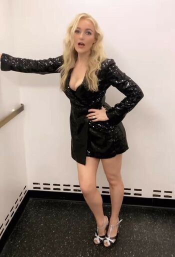 Betsy Wolfe