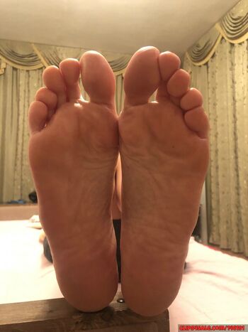 Bigfeetgirls