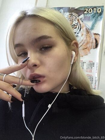 blonde_bitch_69