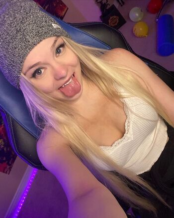 Full leaked Blondiewondie private onlyfans photo