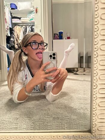Full leaked Breckiehill private onlyfans photo