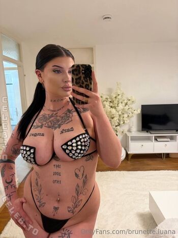 brunette.luana