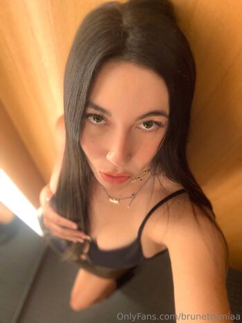 Full leaked Brunettemiaa private onlyfans photo