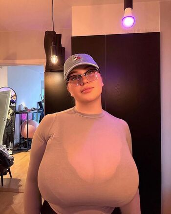 Full leaked Carolinaesukie private onlyfans photo