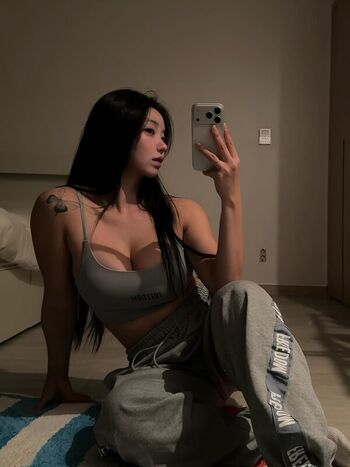 Full leaked Cehwie private onlyfans photo