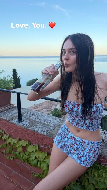 Full leaked Charlotte lawrence page private onlyfans photo