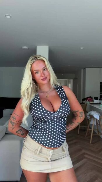 Full leaked Cherryswatermelons private onlyfans photo