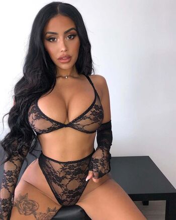 Chloe Saxon