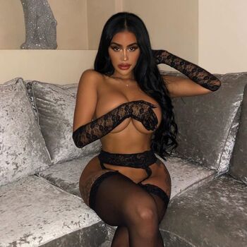 Chloe Saxon