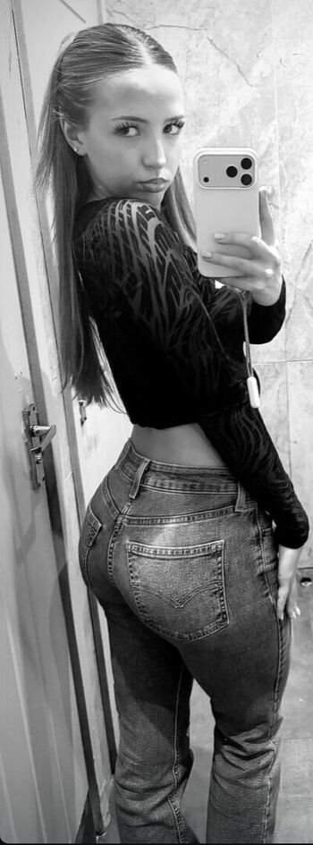 Full leaked Christinalapox private onlyfans photo