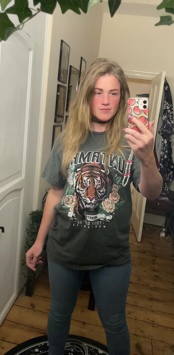 Full leaked Courtney pose private onlyfans photo