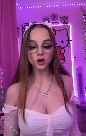 Full leaked Crystalmarykitty private onlyfans photo
