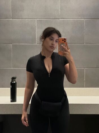 Dellara Legalbaddie