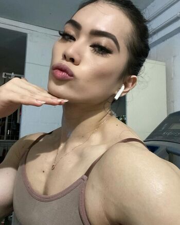 Full leaked East asian gym girls private onlyfans photo