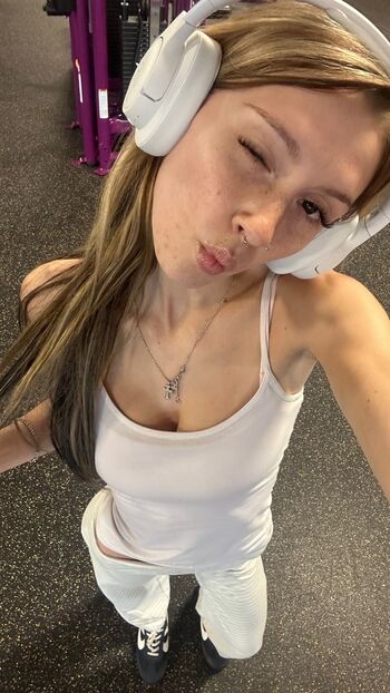 Full leaked Ellesasmrr private onlyfans photo