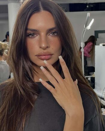 Emily Ratajkowski