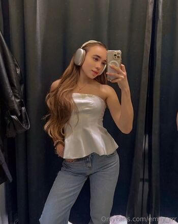 Full leaked Emily rrr private onlyfans photo