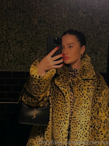 Full leaked Emilykernsx private onlyfans photo