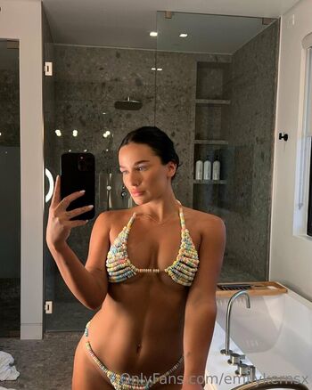 Full leaked Emilykernsx private onlyfans photo
