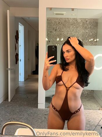 Full leaked Emilykernsx private onlyfans photo