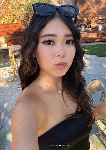 Full leaked Extraemily private onlyfans photo