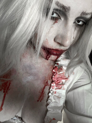 Ezy Summers Cosplay