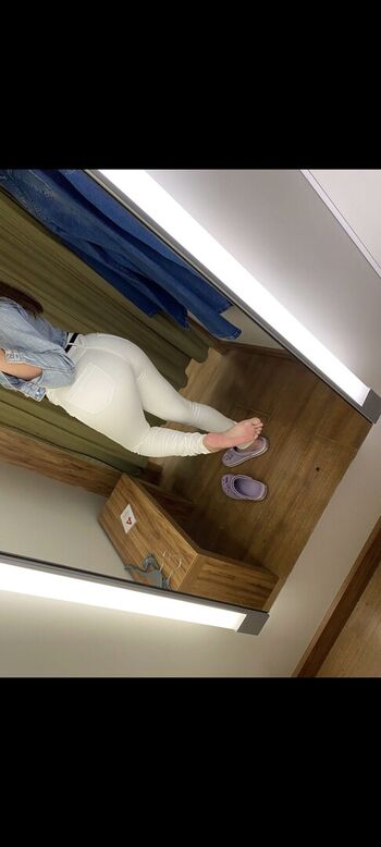 Feet Mirella