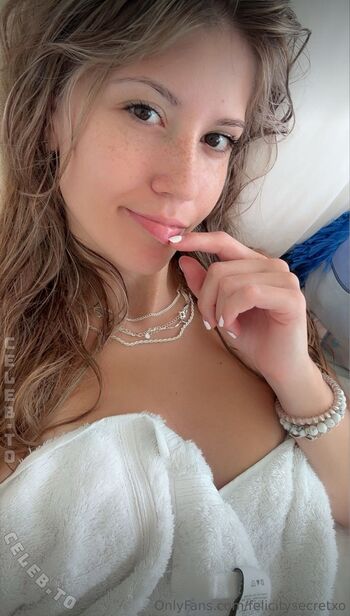 Full leaked Felicity smoak private onlyfans photo