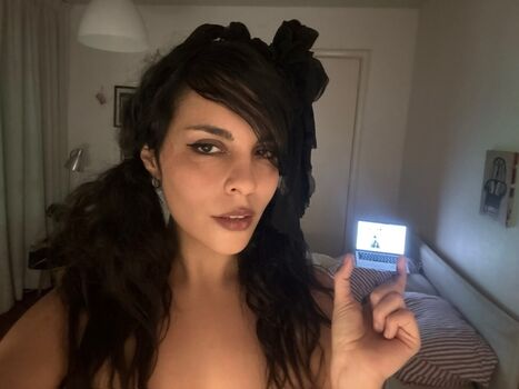 Girl Ultra