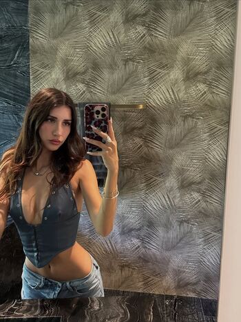 Full leaked Gizelledlt private onlyfans photo