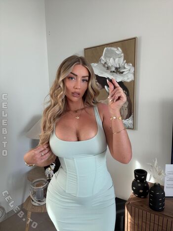 Full leaked Goddesshollyjones  page private onlyfans photo