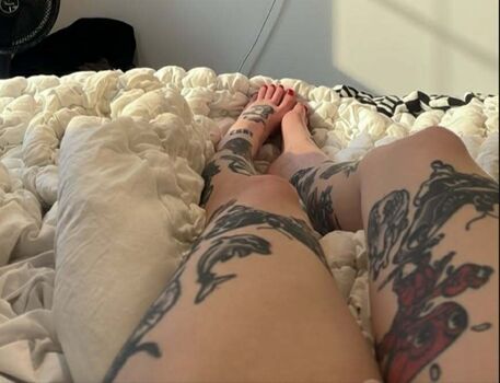 Full leaked Goth queen page private onlyfans photo