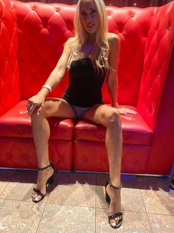 Holly Hotwife