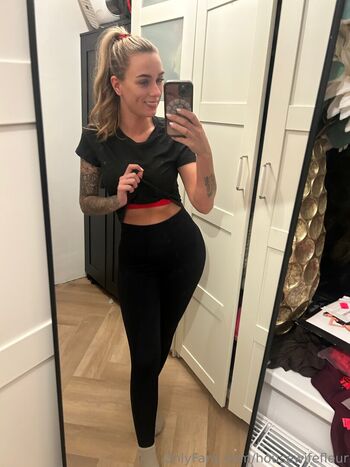 Full leaked Hotwifefleur private onlyfans photo