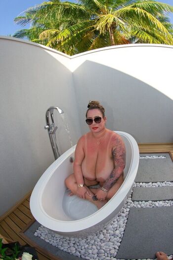 Hotwives XXX