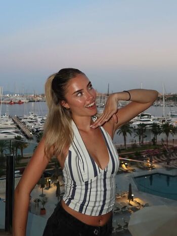 Full leaked Huhnelly private onlyfans photo
