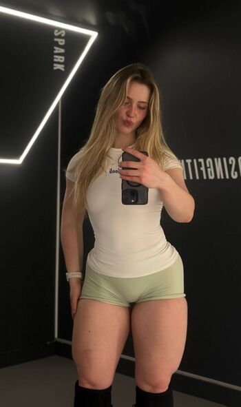 Full leaked Iquilou private onlyfans photo