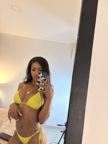 Full leaked Issyrosse private onlyfans photo