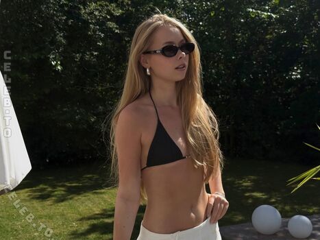 Full leaked Izaandelle page private onlyfans photo