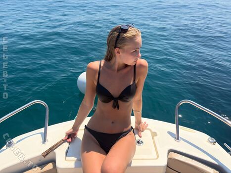 Full leaked Izaandelle private onlyfans photo