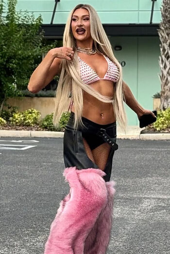 Izzi Dame